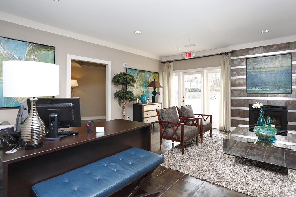 A living room with a fireplace and a blue cushioned bench.