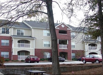 Front of apartment building Convenient parking at Square at Peoplestown in Atlanta, Georgia - Photo Gallery 2