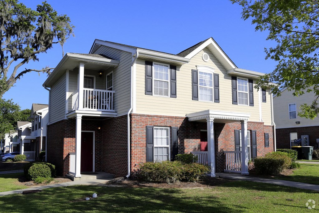Spacious 2 and 3 bedroom townhomes at Ashley Midtown in savannah, Georgia