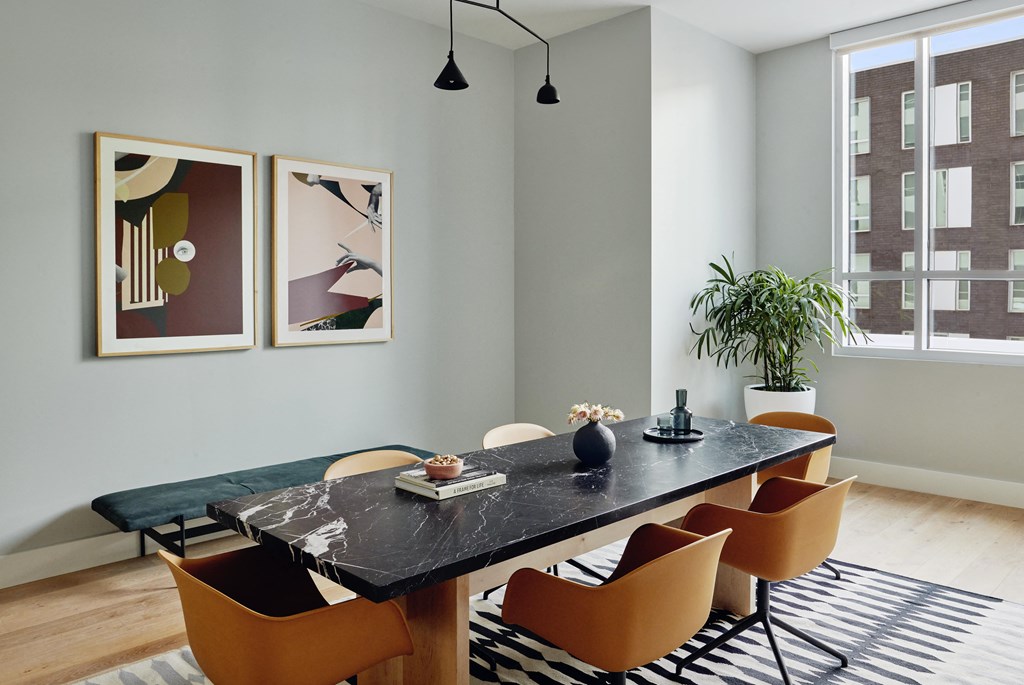 Downtown New Orleans Luxury High-rise Apartment