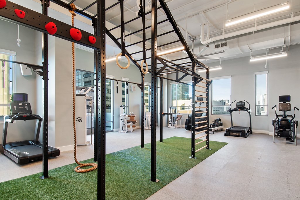 Downtown New Orleans Luxury High-rise Apartment