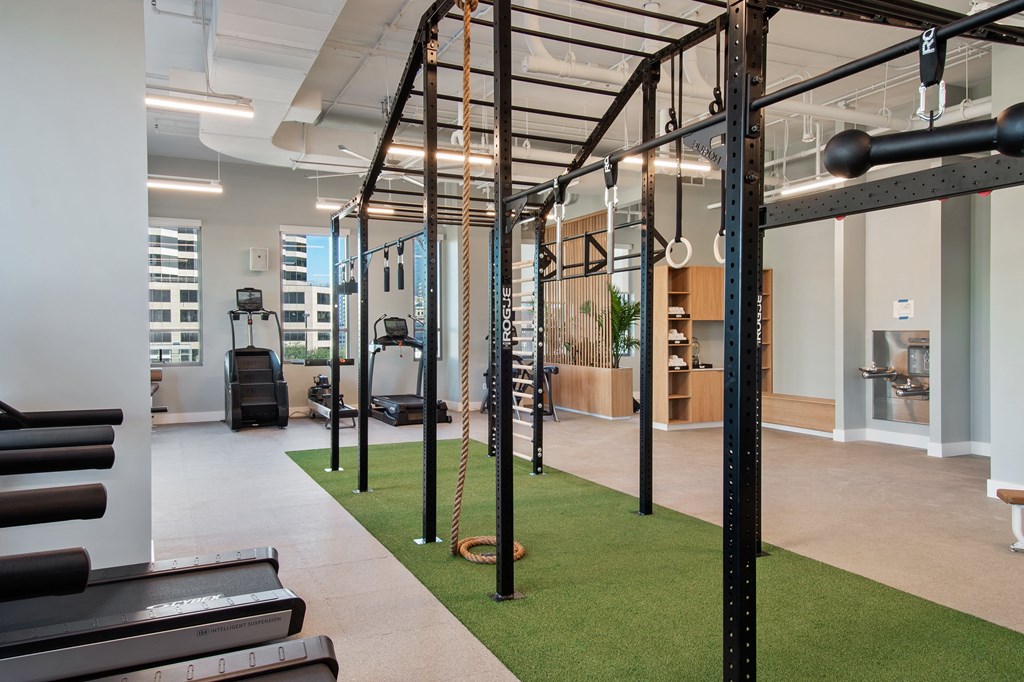 Downtown New Orleans Luxury High-rise Apartment