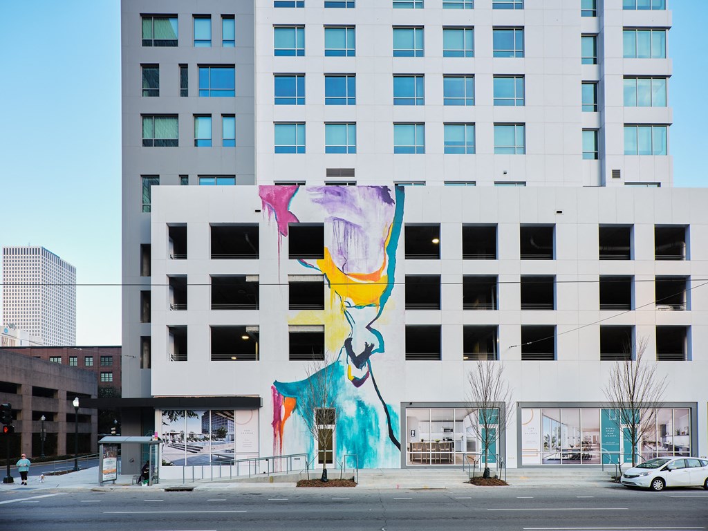 Downtown New Orleans Luxury High-rise Apartment