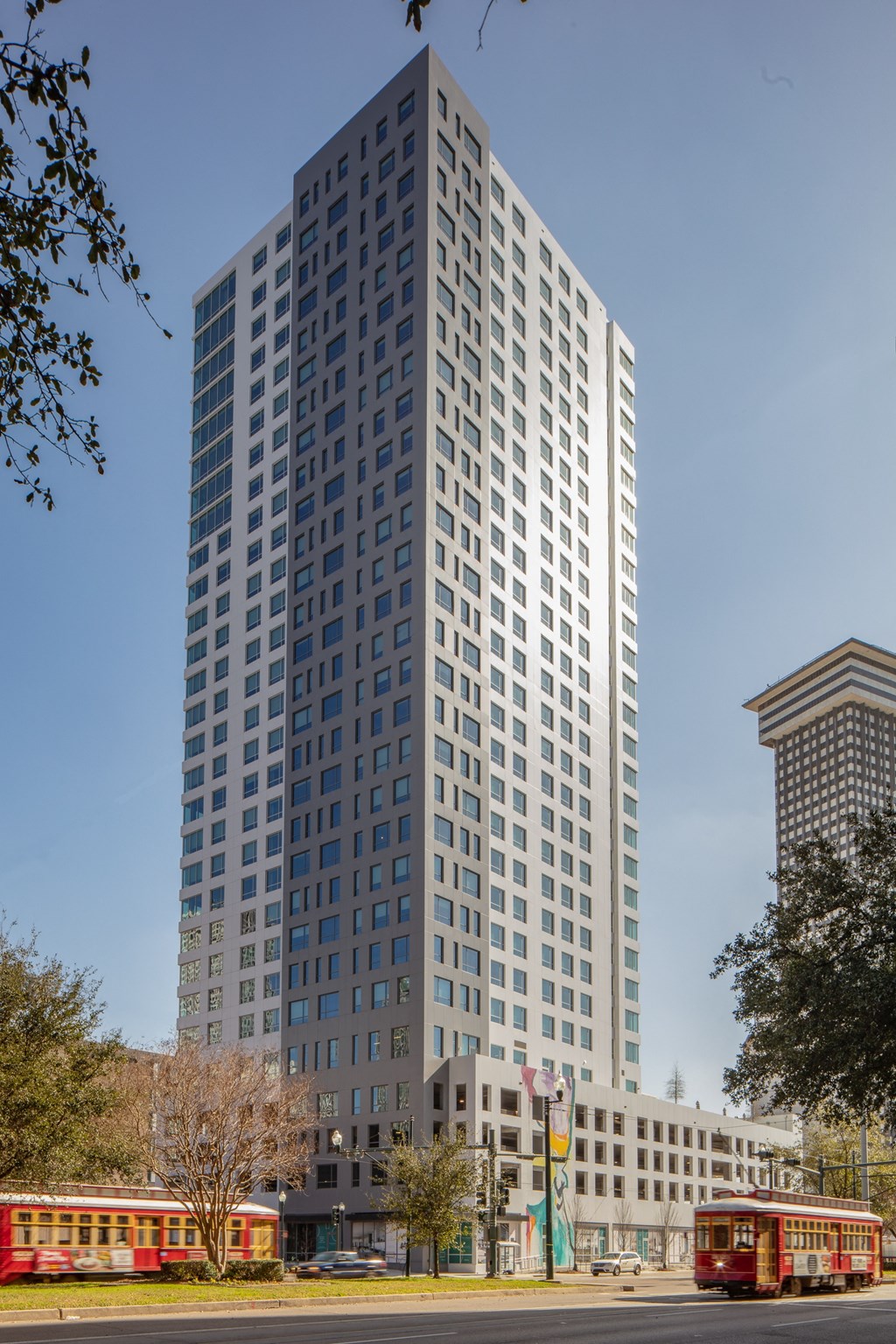 Downtown New Orleans Luxury High-rise Apartment