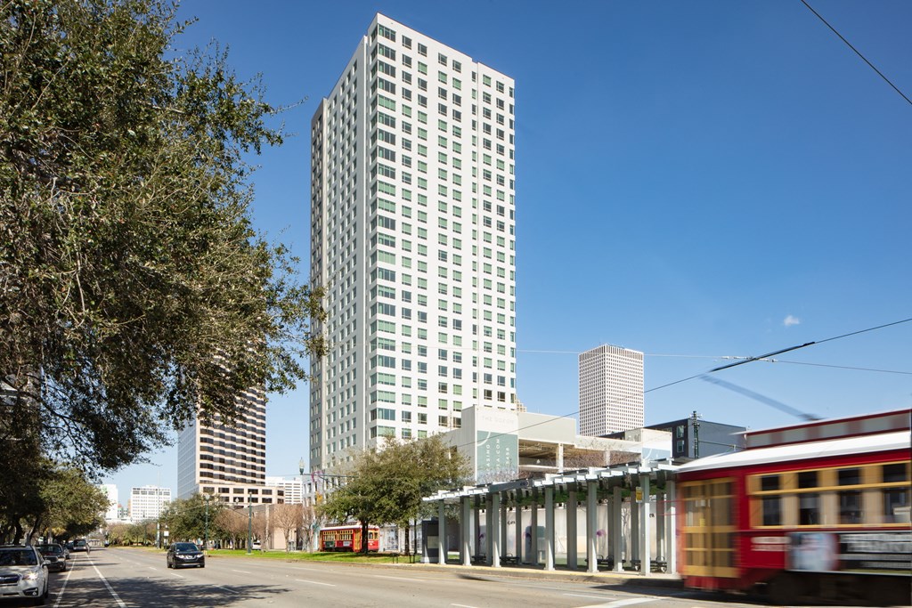 Downtown New Orleans Luxury High-rise Apartment