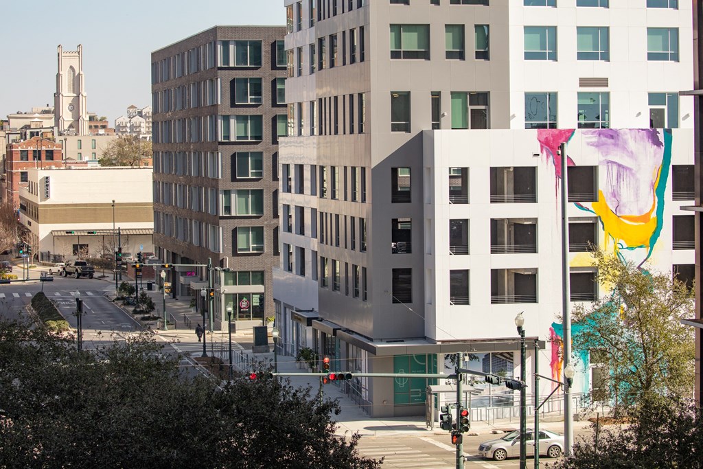 Downtown New Orleans Luxury High-rise Apartment