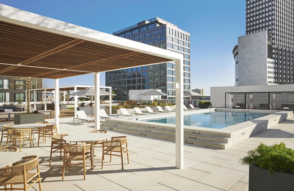 Downtown New Orleans Luxury High-rise Apartment