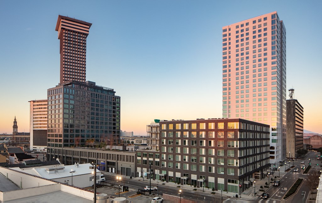 Downtown New Orleans Luxury High-rise Apartment