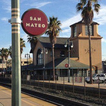 A sign that says San Mateo is on a pole.
