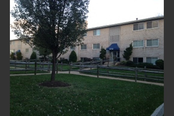 Carousel Court Apartments 5714 Seminary Road Suite A Falls Church Va Rentcafe