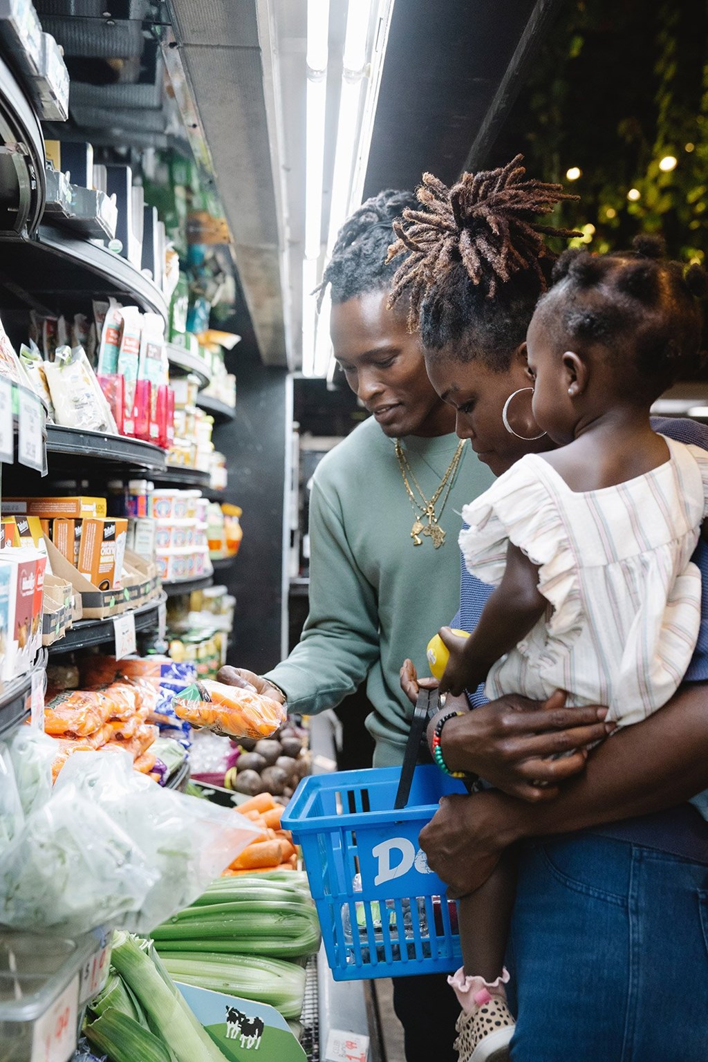 A man and a little girl are shopping in a grocery store.