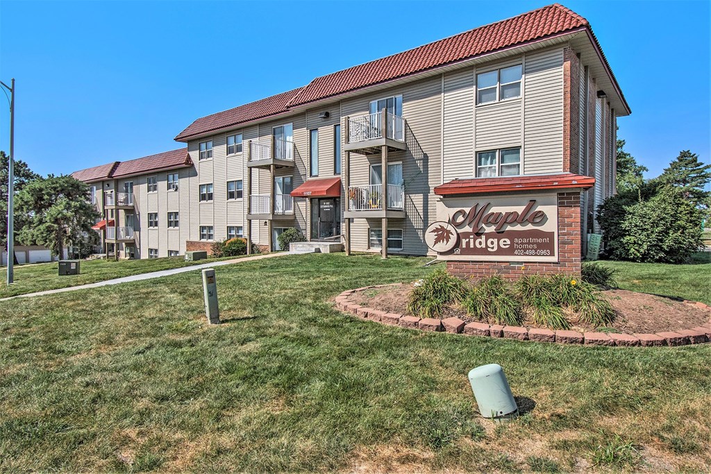 Omaha, NE Maple Ridge Apartments. Exterior