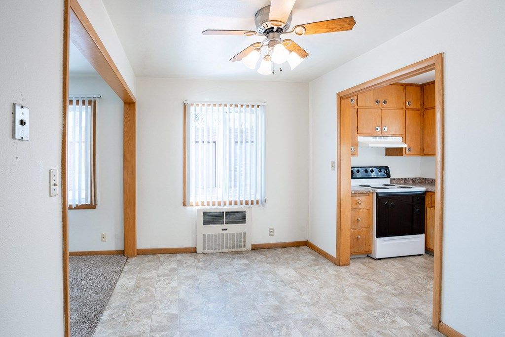 A room with a ceiling fan and a window with blinds. Fargo, ND L&R Apartments