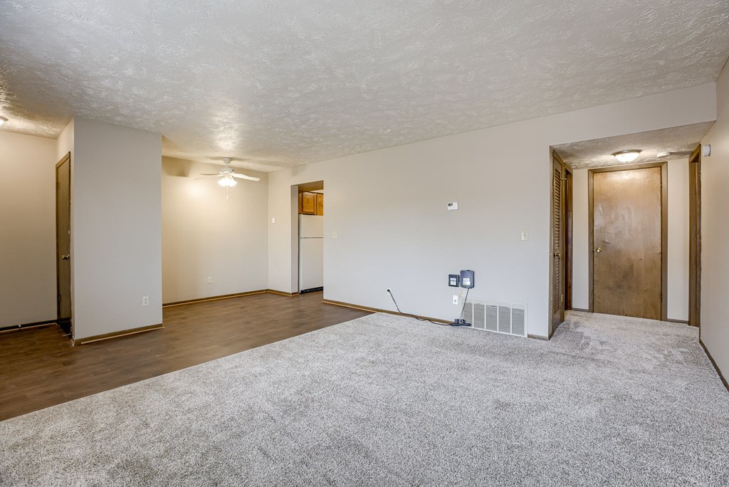 A spacious room with a carpeted floor. Omaha, NE Stony Brook Apartments
