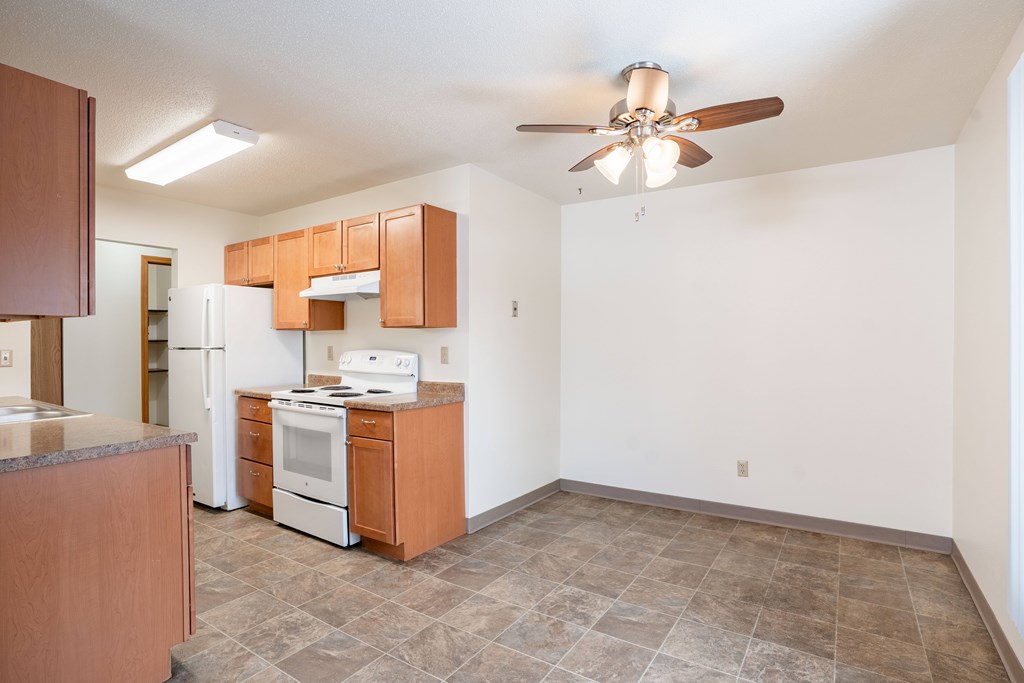 A kitchen with a refrigerator, stove, and oven. Fargo, ND Long Island Apartments