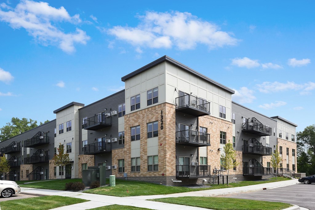 Glen Pond Additions Apartments | Eagan, MN