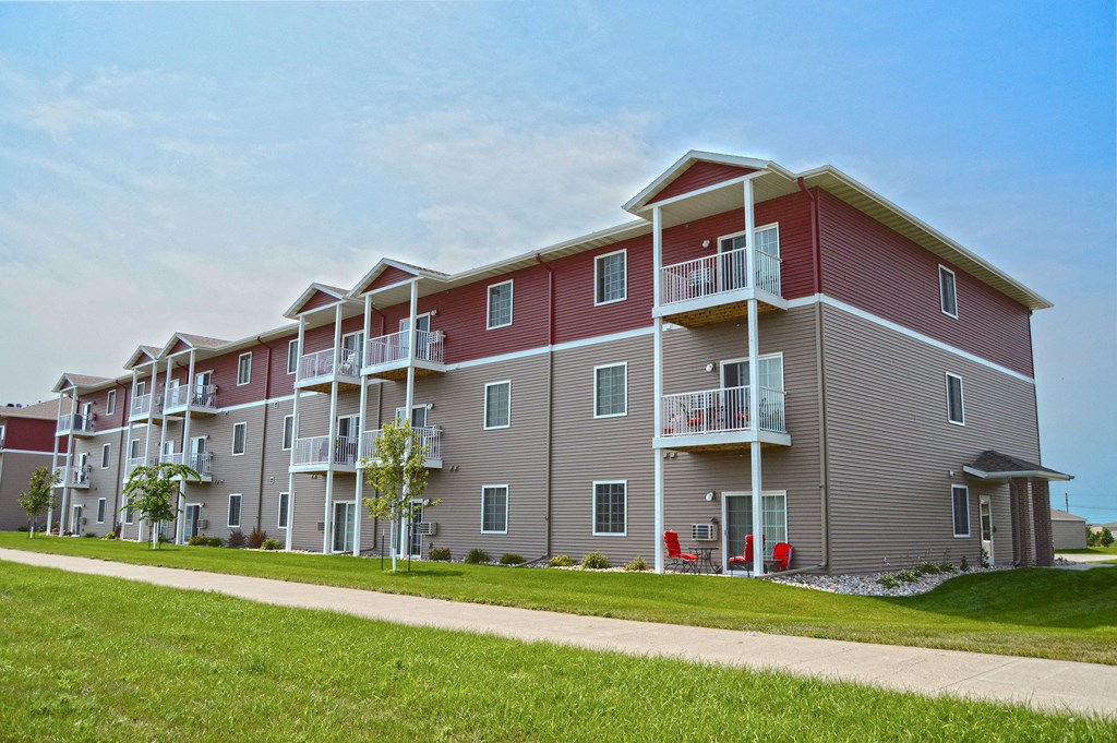 an exterior view of an apartment building on a sunny day. Fargo, ND North Sky Apartments