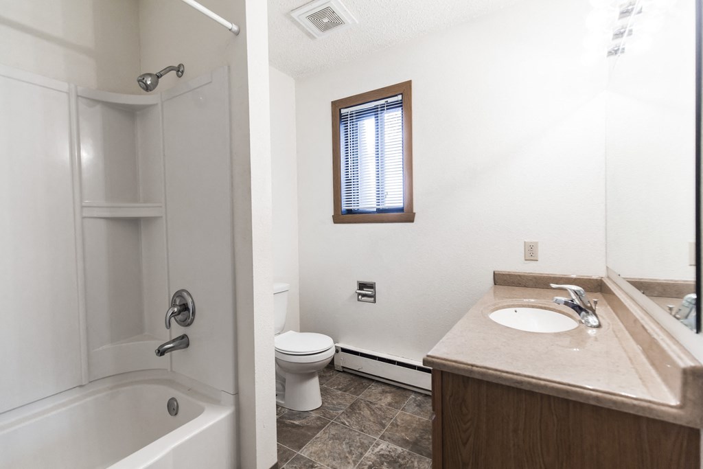 Bismarck, ND Arbor 400 Apartments | Bathroom Bismarck, ND Arbor apartments. a bathroom with a toilet sink and bathtub