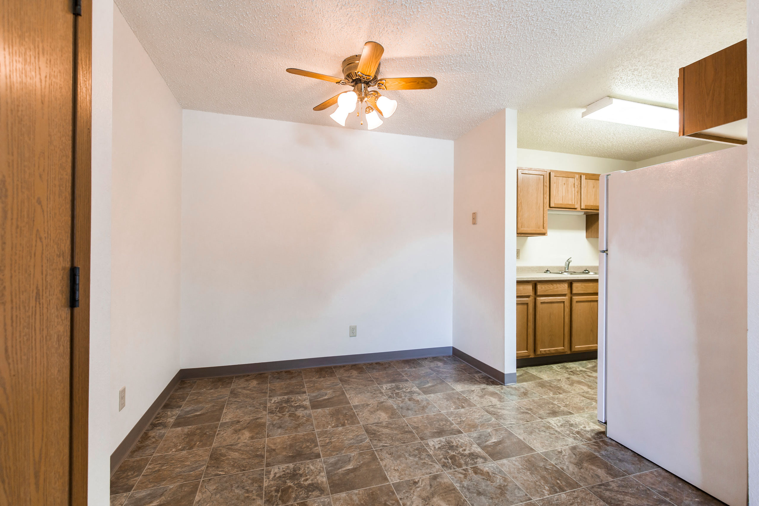 Arbor 406 Apartments | 1 Bdrm - Dining Area