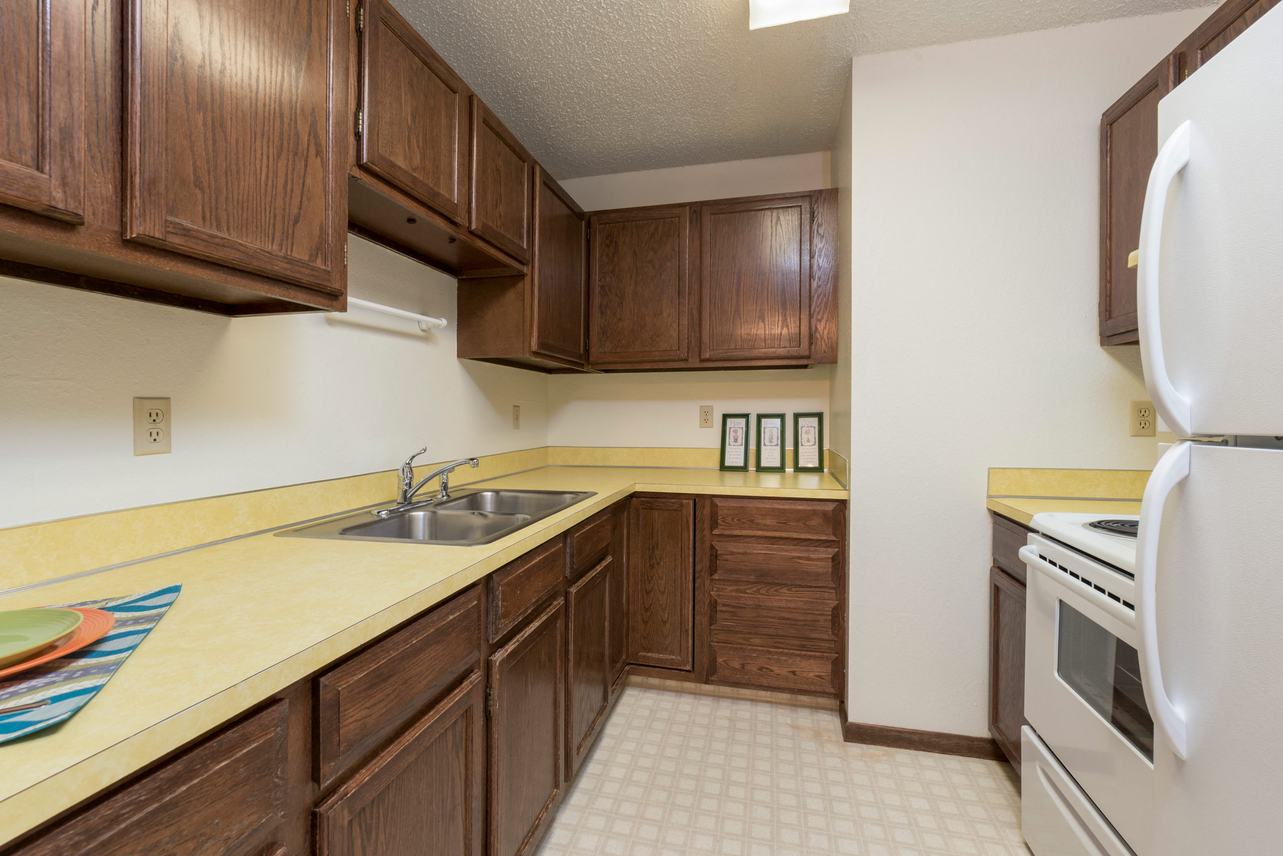 Arbor 404 Apartments | 1 Bdrm - Kitchen