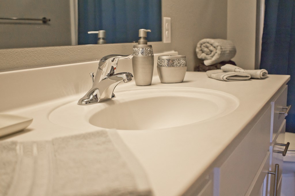 Bathroom | 29 West Apartments