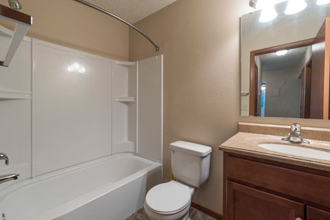 Belmont Apartments | Bathroom