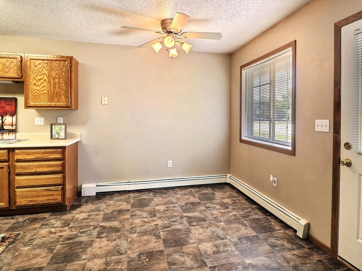 Foxboro Court Townhomes | Dining Room
