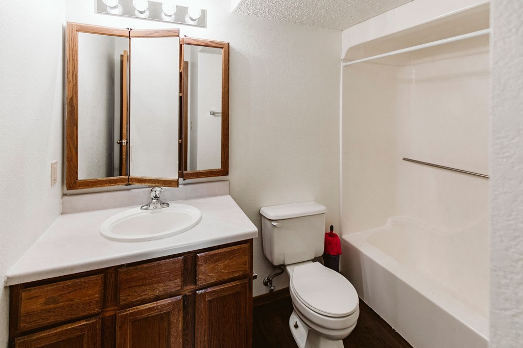 Chandler 1802 Apartments | Bathroom