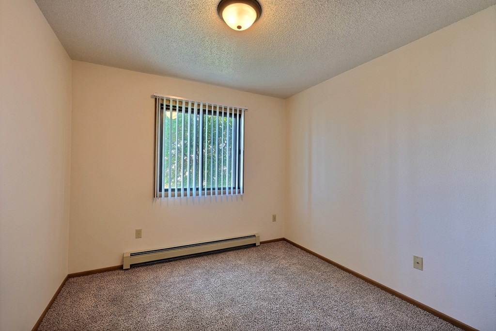 the living room with a window. Fargo, ND Chestnut Ridge Apartments