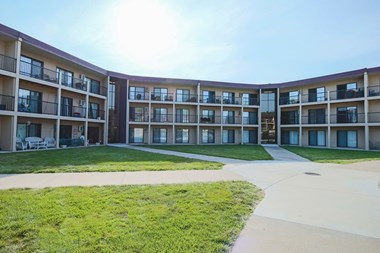 Courtyard Apartments | St Louis Park, MN - Photo Gallery 3