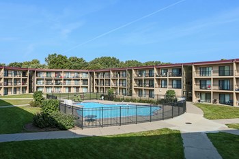 Courtyard Apartments | Pool Area Courtyard Apartments | Pool Area