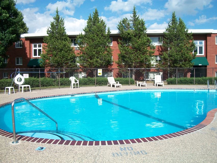 Covington Court Apartments | Pool - Photo Gallery 1