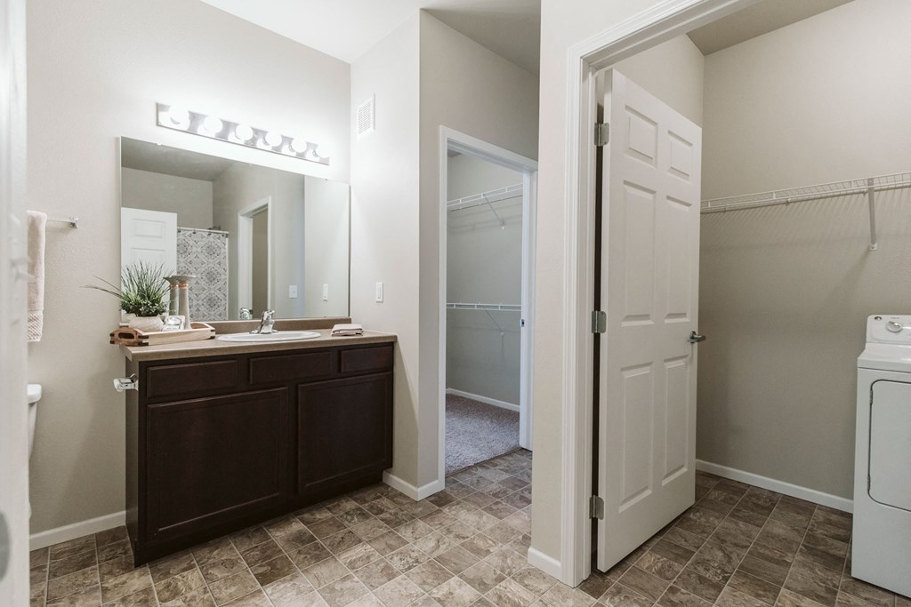 Diamond Bend Apartments | Bathroom