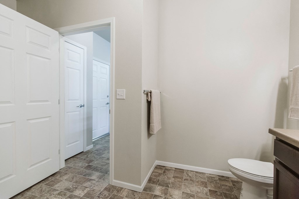 Diamond Bend Apartments | Bathroom