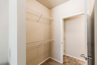 Diamond Bend Apartments | Closet