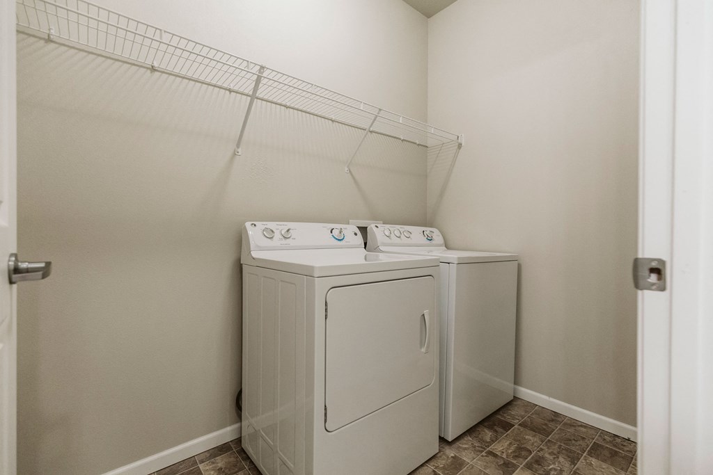 Diamond Bend Apartments | Laundry Room
