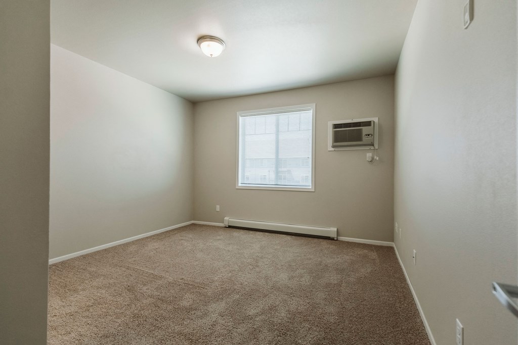 Bismarck, ND Diamond Bend Apartments. A bedroom with a window