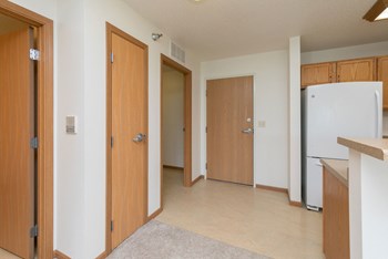 Sunrise North Apartments | Entry Sunrise North Apartments | Entry - Photo Gallery 6