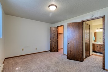 Roughrider 1 Apartments | Bedroom Roughrider 1 Apartments | Bedroom - Photo Gallery 5