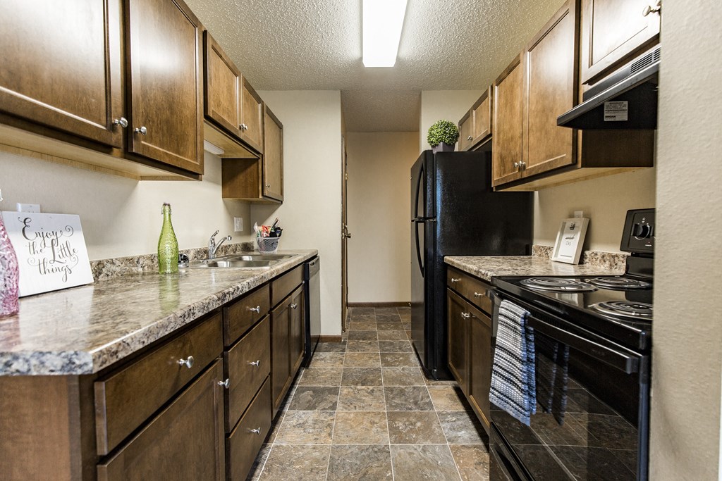 Bismarck, ND Eagle Sky I Apartments | Kitchen Bismarck, ND Eagle Sky I Apartments. A kitchen with black appliances