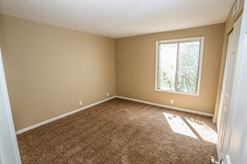 Evergreen Terrace Apartments | Bedroom Evergreen Terrace Apartments | Bedroom - Photo Gallery 6