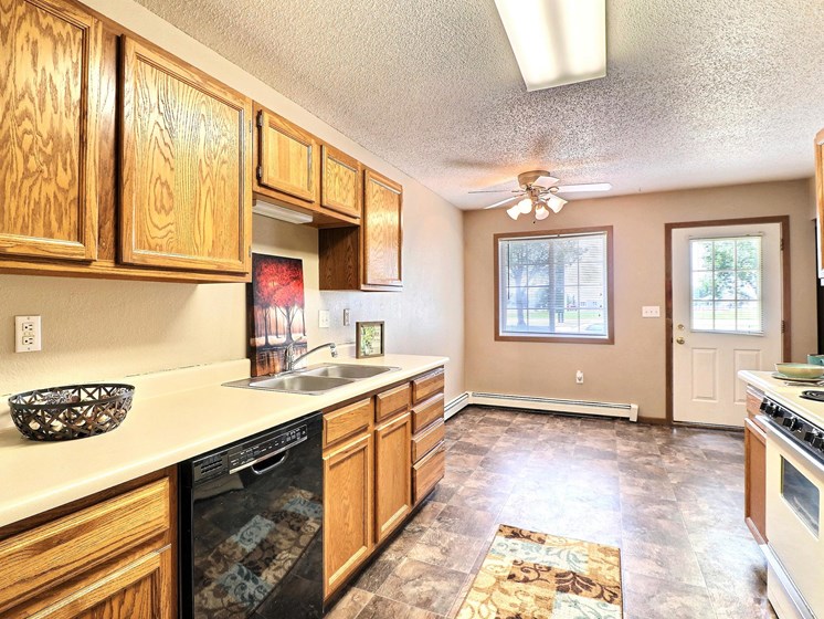 Foxboro Court Townhomes | Kitchen