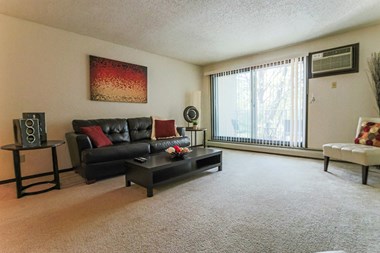 Glen Pond Apartments | Living Room - Photo Gallery 4