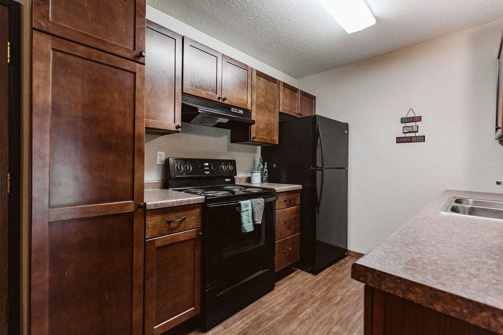 Grand Forks, ND Grandview II Apartments. A kitchen with black appliances.