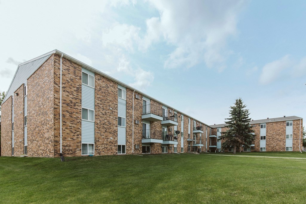 Grand Forks, ND Grandview II Apartments. An exterior of  a brick apartment building