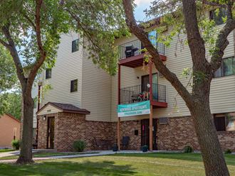 Kentwood Manor Apartments | Fargo, ND