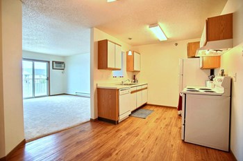 Lake Crest Apartments | Kitchen Lake Crest Apartments | Kitchen - Photo Gallery 2