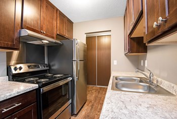Maplewood Apartments | Kitchen Maplewood Apartments | Kitchen - Photo Gallery 3