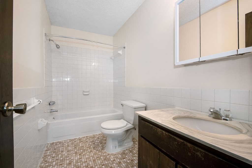 Maplewood Apartments | Bathroom