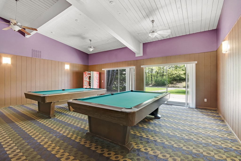 Maplewood Apartments | Billiards Room